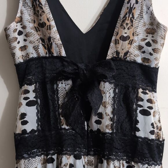 Stunning Bebe NWOT flowy maxi tired dress with lace details animal print… - Picture 7 of 17